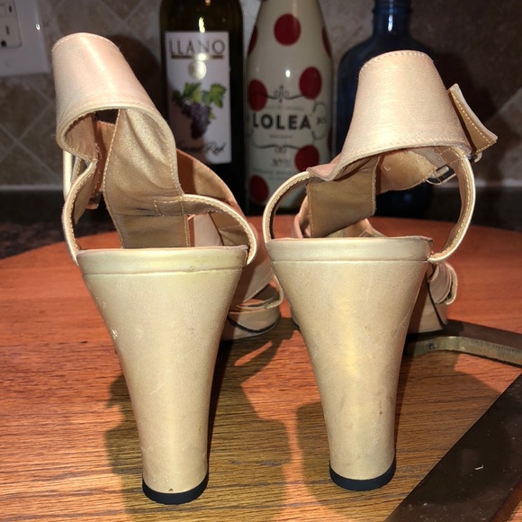 Vintage Annie Lago Gold Strap Sandals Size 9 AA - Picture 3 of 5